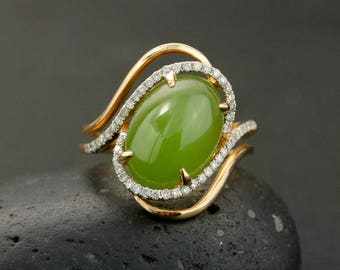 Intricate Diamond and Green Jade Statement Ring – Diamond Halo