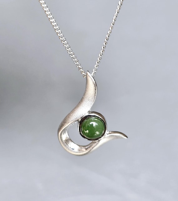 Modern Silver Green Jade Necklace: Natural Nephrite Pendant