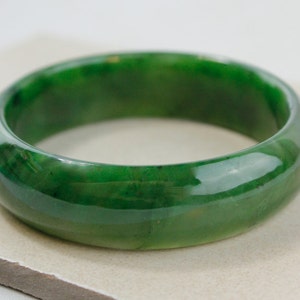 Solid Green Neprhite Jade bangle - Comfort Fit -  Canadian Jade