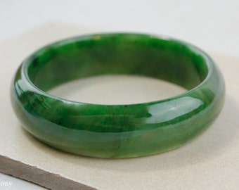 Solid Green Neprhite Jade bangle - Comfort Fit -  Canadian Jade