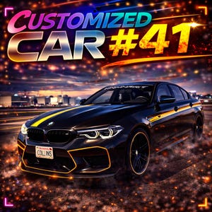 Peut inclure: Une voiture noire personnalisée avec des détails jaunes et oranges, notamment une bande centrale et des accents sur les roues. Le texte "CUSTOMIZED CAR #41" est affiché dans une police colorée et stylisée. La plaque d'immatriculation indique "COLLINS".