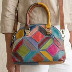 Kleurrijke geometrische leren handtas, patchwork leren schoudertas, crossbodytas in vintage stijl, unieke handgemaakte tas, statementtas voor vrouwen