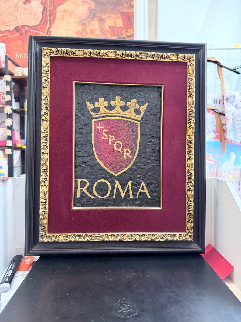SPQR Roman Mosaic Wall Art – Handmade Rome Decor – Ancient Roman Shield Artwork – Italian Souvenir – Made In Vatican City immagine 1