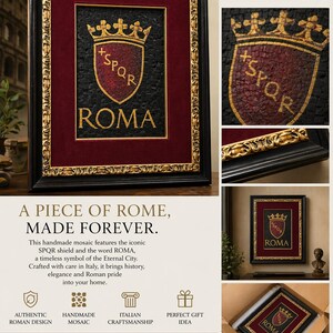Pu&ograve; includere: Un'opera d'arte a mosaico incorniciata che presenta una corona dorata e le lettere SPQR su uno scudo scuro, con la parola ROMA sottostante. L'opera &egrave; posta su un passe-partout in velluto rosso scuro in una cornice di legno oro e nera, 28 per 36 cm.
