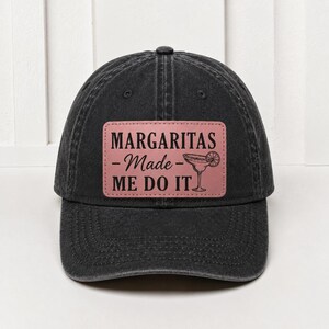 Gorra con parche de polipiel grabado personalizado