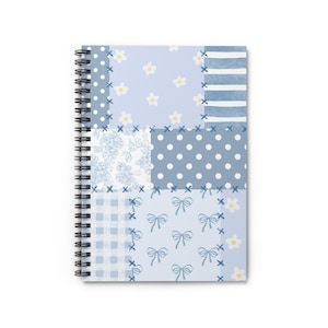 Cuaderno espiral con estampado de lazos y patchwork azul / Diario rayado