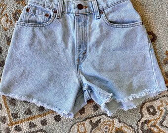 Pantaloncini da donna vintage Levi's 550, lavaggio chiaro, del 1994