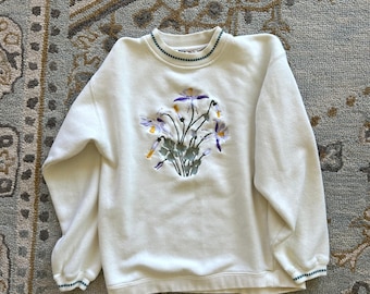 Vintage 90s Embroidered Cottagecore Grandmacore Columbine Flower Pullover Sweatshirt