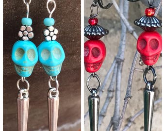 Pendientes de calavera coloridos