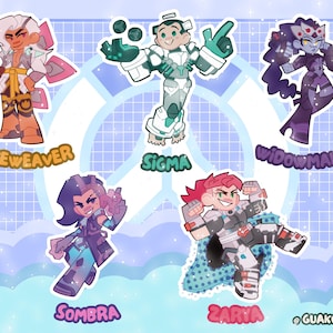 Puede incluir: Un conjunto de cinco pegatinas de personajes estilizados que incluyen a Lifeweaver, Sigma, Widowmaker, Sombra y Zarya. Cada personaje est&aacute; representado en un estilo de dibujo animado vibrante con sus nombres impresos en texto colorido.