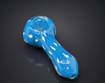 Pipa de mano de cristal con forma de cuchara, de 10 cm (4"), color azul cielo con motas blancas.