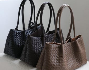 Axelväska i äkta läder, svart baguetteväska, minimalistisk handväska, armhåla, tyst, lyxig, klassisk, axelväska, present till henne