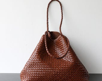 Stor vävd tote-väska Flätad läderaxelväska Vävd shoppingväska Vardagsväska i läder Mjuk bärväska Minimalistisk reseto-väska