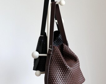 Axelväska i vävt läder, minimalistisk vävd tote, lös hoboväska, handvävd vardagsväska, elegant lyxig hinkväska, estetisk vardags tote