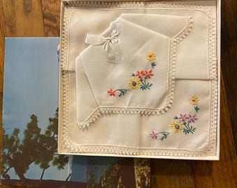 Juego de pañuelos bordados vintage: recuerdo de boda con ribete de encaje floral