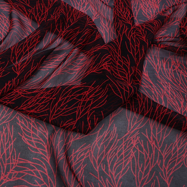 HONGSHANHU 8 Momme Red Coral bedruckter schwarzer Seidengeorgette-Stoff 138cm breite Masse Bild 6