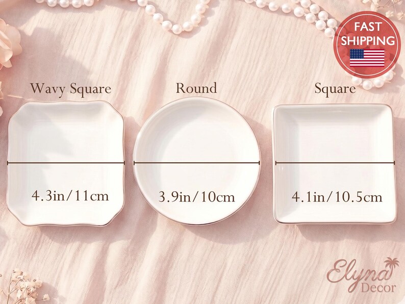 May include: Three white ceramic dishes in different shapes: wavy square (11 cm), round (10 cm), and square (10.5 cm). Each dish has a gold rim. The image includes the text "Fast Shipping" and "Elyn&auml; Decor".