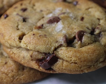 Galletas de chocolate con mantequilla dorada — Caseras, en pequeñas cantidades, horneadas al momento.