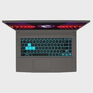 Może przedstawiać: Szary laptop z podświetlaną na turkusowo klawiaturą i panelem dotykowym. Ekran wyświetla czerwono-fioletowy wz&oacute;r. Laptop jest otwarty, pokazując klawiaturę i ekran. Klawisze klawiatury są czarne z turkusowym podświetleniem.
