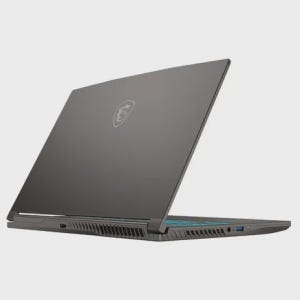 Może przedstawiać: Ciemnoszary laptop z otwartą pokrywą, odsłaniający turkusową klawiaturę. Tył laptopa zdobi srebrny emblemat. Laptop jest ustawiony pod kątem, prezentując elegancki design i system wentylacji.