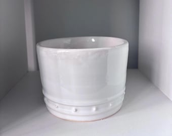 Maceta de cerámica hecha a mano