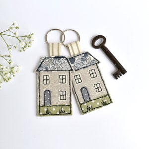 House embroidered keychain, house keyfob, house key ring, house keychain, house warming gift, new home gift, embroidered house keyring 画像 1