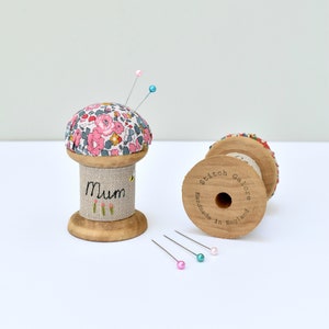 Mum personalised pincushion, personalized pin holder, wooden spool pincushion, Liberty fabric needle holder, Mother's day gift for mum