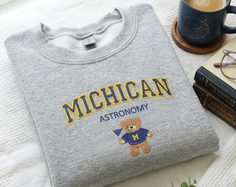 Moletom universitário com ursinho de pelúcia bordado - Moletom com capuz personalizado com o nome da faculdade - Demonstre seu espírito escolar - Presente para dia de jogo da fraternidade