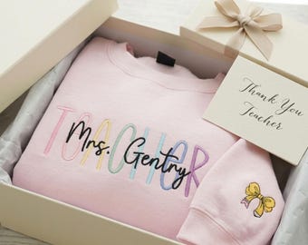 Moletom com nome do professor bordado – Moletom personalizado multicolorido de gola redonda