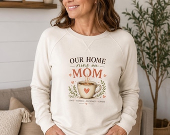 Sudadera Our Home Runs On Mom con cuello redondo / Sudadera Coffee Cup Mom con cuello redondo