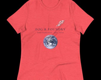 T-shirt da donna comoda, colori scuri — / Fog & Foundry