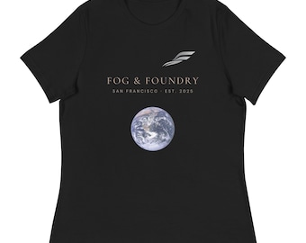 T-shirt da donna comoda, colori scuri — / Fog & Foundry