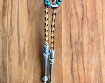 925スターリングシルバー製ヴィンテージホースボロタイ、8個のラウンドターコイズストーン、レザー編み込みコード