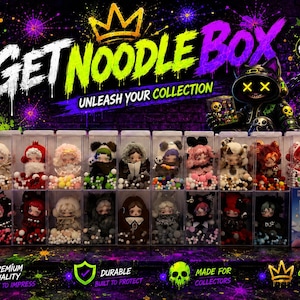 K&ouml;nnte beinhalten: Eine Sammlung kleiner Charakterfiguren in einzelnen durchsichtigen Kunststoffboxen, angeordnet in zwei Reihen. Der Hintergrund zeigt neon-gr&uuml;ne und violette Graffiti-Schriftz&uuml;ge mit dem Text GET NOODLE BOX und UNLEASH YOUR COLLECTION.