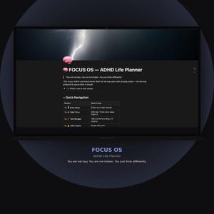 Może przedstawiać: Cyfrowy interfejs planera życia FOCUS OS ADHD wyświetlany na ekranie. Ciemny układ zawiera ikonę mózgu z błyskawicą, tekst "You are not lazy. You are not broken. You just think differently." oraz tabelę szybkiej nawigacji z sekcjami Brain Dump, Daily Focus, Task Manager i Habit Tracker.