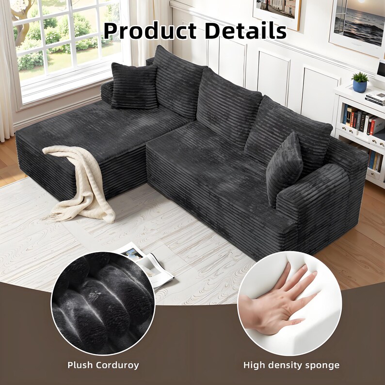 Op de afbeelding: Een donkergrijze hoekbank van corduroy met meerdere kussens en een chaise longue. De afbeelding bevat de tekst "Product Details", "Plush Corduroy" en "High density sponge". Een cr&egrave;mekleurige deken is over de chaise longue gedrapeerd.