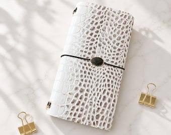 Travelers Notebook mit Krokoprägung, personalisiertes A5-Journal, nachfüllbarer dreifach faltbarer Planer, Luxusgeschenk für Frauen