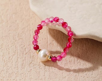 Anillo artesanal con gema facetada de 3 mm y perla