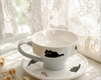 Juego de taza y platillo de cerámica hechos a mano con diseño de gato, taza de café con gato negro pintada a mano, decoración estilo cottagecore.