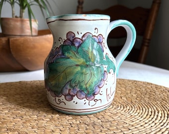 Jarra de cerámica vintage CAFF Gubbio Majolica / Jarra de cerámica italiana pintada a mano con diseño de vid.
