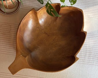Bol grande de madera de Monkey Pod estilo vintage con forma de alcachofa y bandeja grande retro con forma de hoja de lúpulo tiki.