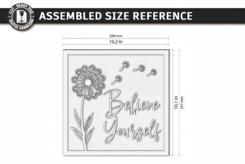 Pu&ograve; includere: Un design quadrato per arte da parete raffigurante un dente di leone con semi fluttuanti e il testo "Believe in Yourself". Il design misura 259 mm in larghezza e 257 mm in altezza. Il grafico &egrave; presentato in uno stile di disegno a linee in bianco e nero.
