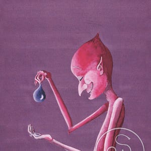 Peut inclure: Une peinture sur fond violet représentant une créature humanoïde rose et fine avec des oreilles pointues et un long nez. La créature sourit et tient un petit objet bleu foncé en forme de goutte entre ses doigts au-dessus d'une paume ouverte.