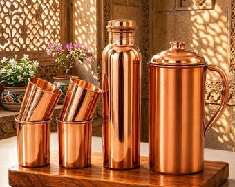 Juego de botella de agua de cobre martillado, jarra, cuatro tazas, utensilios de cocina ayurvédicos para la salud.