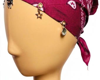 Pañuelo rosa con estampado paisley y adornos dorados, accesorio para el cabello ideal para festivales, turbante bohemio para mujer.
