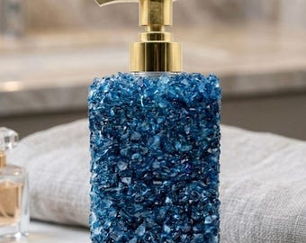 Dispensador de jabón de lujo de cristal azul triturado con bomba dorada, estilo mosaico de cristal, elegante dispensador de champú azul y dorado.
