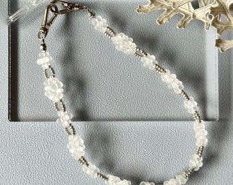 Correa para teléfono con cuentas de vidrio esmerilado y diseño de círculo floral | Colgante para teléfono | Cordón minimalista y elegante | Regalo anticaída