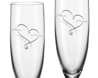 AMAVEL 2er Set Sektglas mit Gravur zur Hochzeit Sekttuplen Füllmenge: ca Personalisiert mit Namen und Datum Herzen 0,2 l 