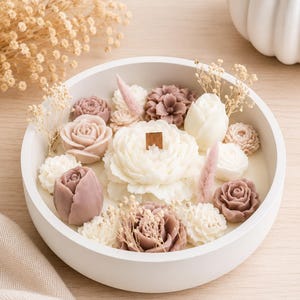 Bougie florale artisanale en contenant en résine | Cire végétale soja & coco | Parfum de Grasse | Cadeau personnalisé | Décoration élégante