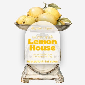 Op de afbeelding: Waterverfillustratie van een vintage weegschaal met een kom citroenen. De citroenen zijn geel met groene bladeren. De weegschaal heeft de tekst "digital clipart", "one piece of the Lemon House", "commercial use transparent png" en "Nlstudio Printables".